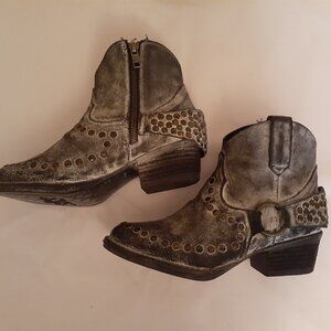 Circle G Leather Studded Western Booties